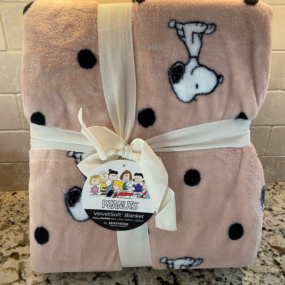 Snoopy Queen/Full Sized Plush Blanket